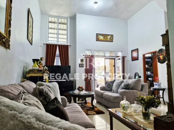 Rumah Mewah 2,5 Lantai di Lokasi Nyaman dan Strategis