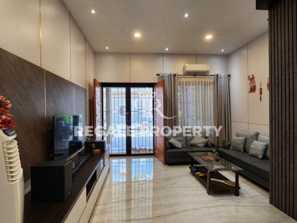 Rumah Mewah Full Furnished Di Komplek Halton Place – Medan Denai