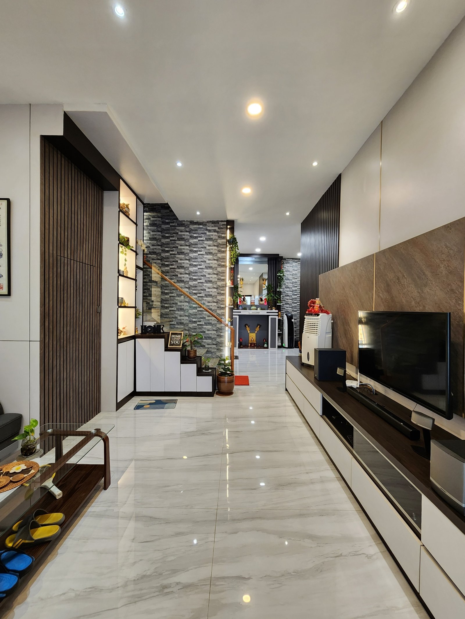 Rumah Mewah Full Furnished Di Komplek Halton Place – Medan Denai