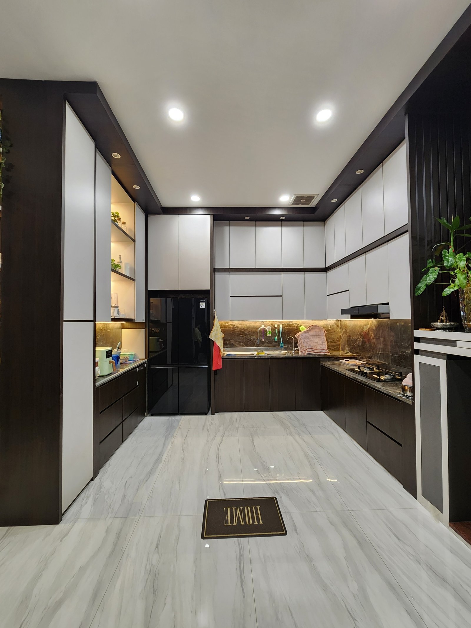 Rumah Mewah Full Furnished Di Komplek Halton Place – Medan Denai