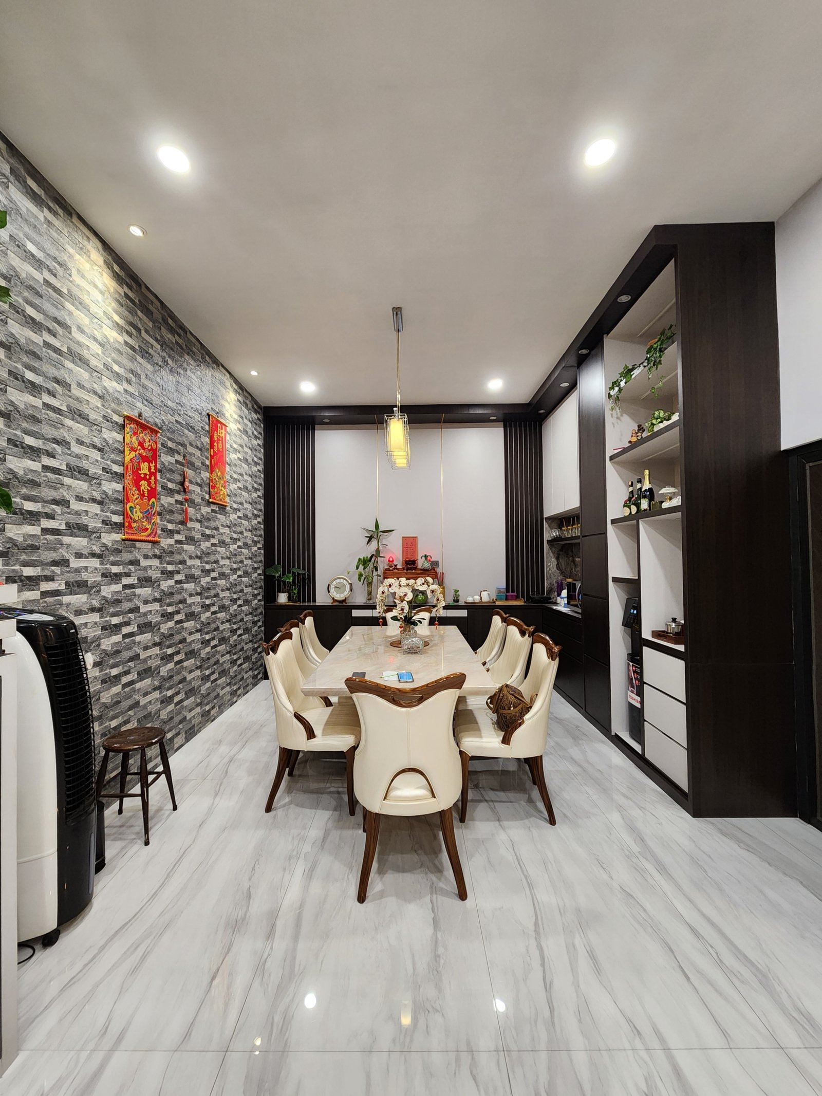 Rumah Mewah Full Furnished Di Komplek Halton Place – Medan Denai