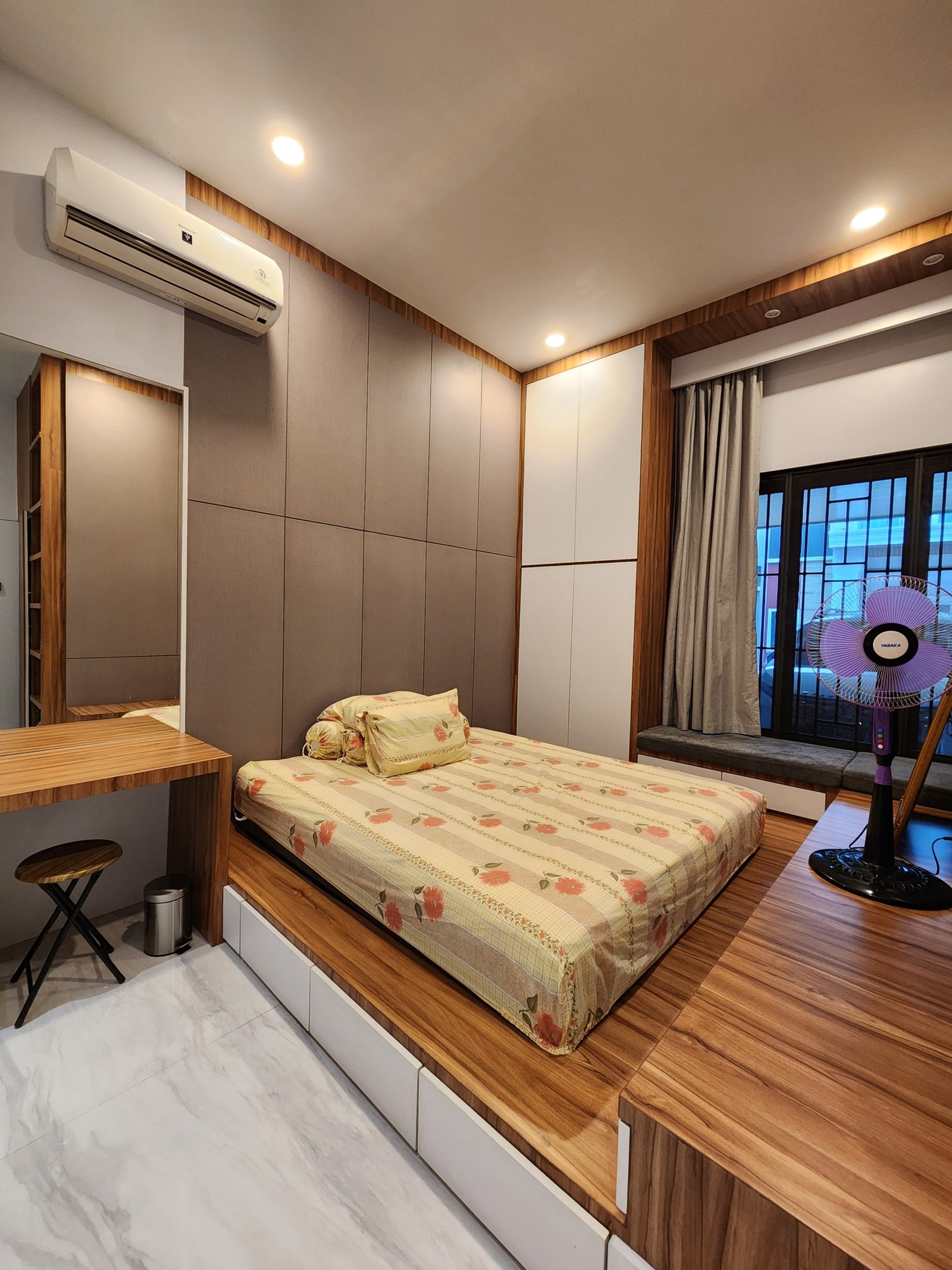 Rumah Mewah Full Furnished Di Komplek Halton Place – Medan Denai
