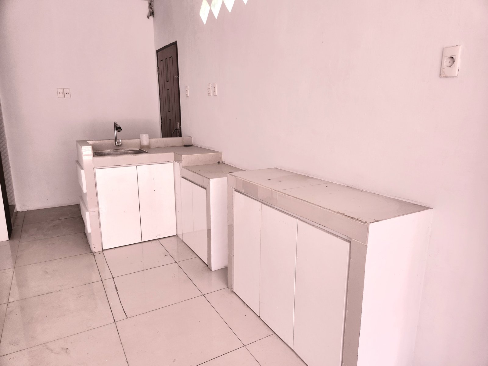 Ruko bisnis cocok untuk cafe bergandengan dengan kost premium daerah Gatot Subroto – Medan Petisah