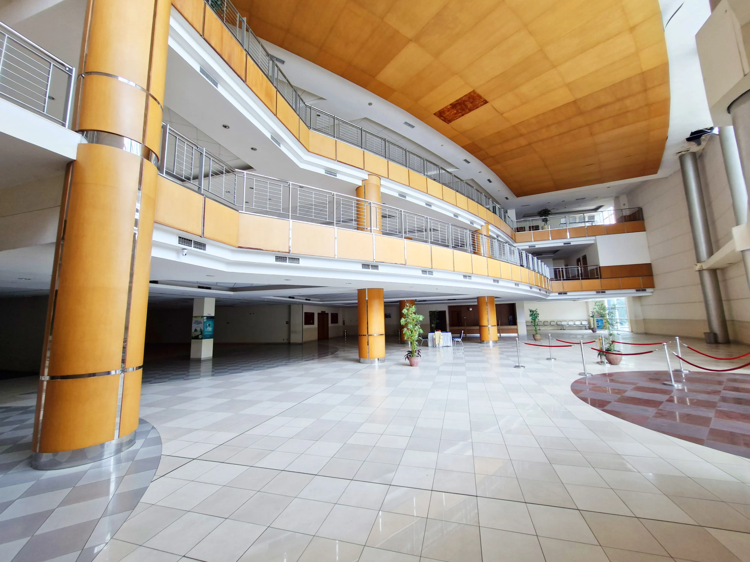 Sewa Gedung Besar, Tinggal Jalanin Bisnis