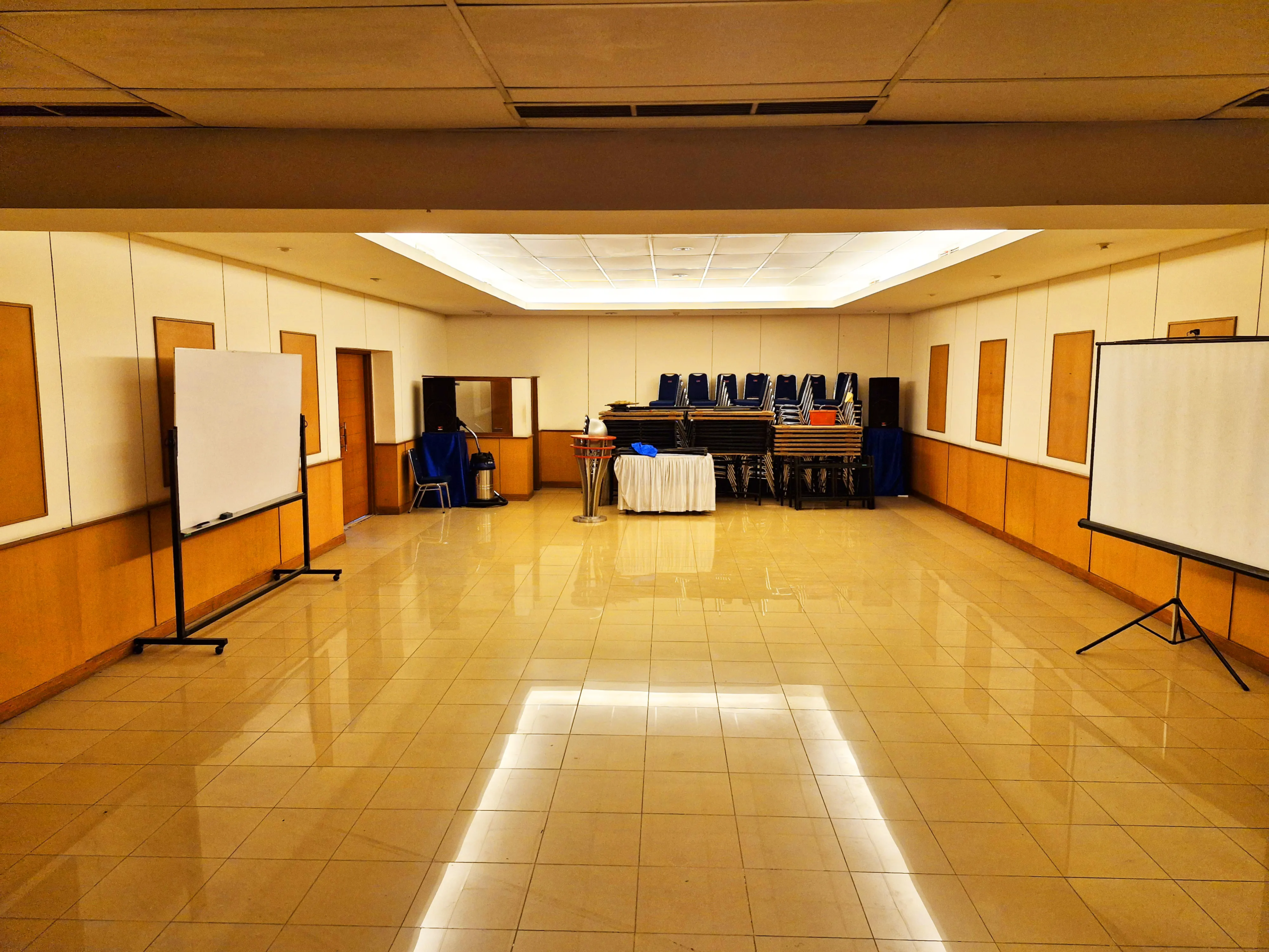Gedung 3 Lantai + Basement Siap Pakai Dekat Akses Tol Helvetia