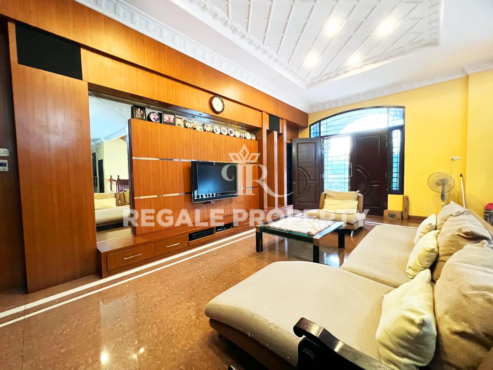 Rumah Hook Di Perumahan Elite Cemara Asri