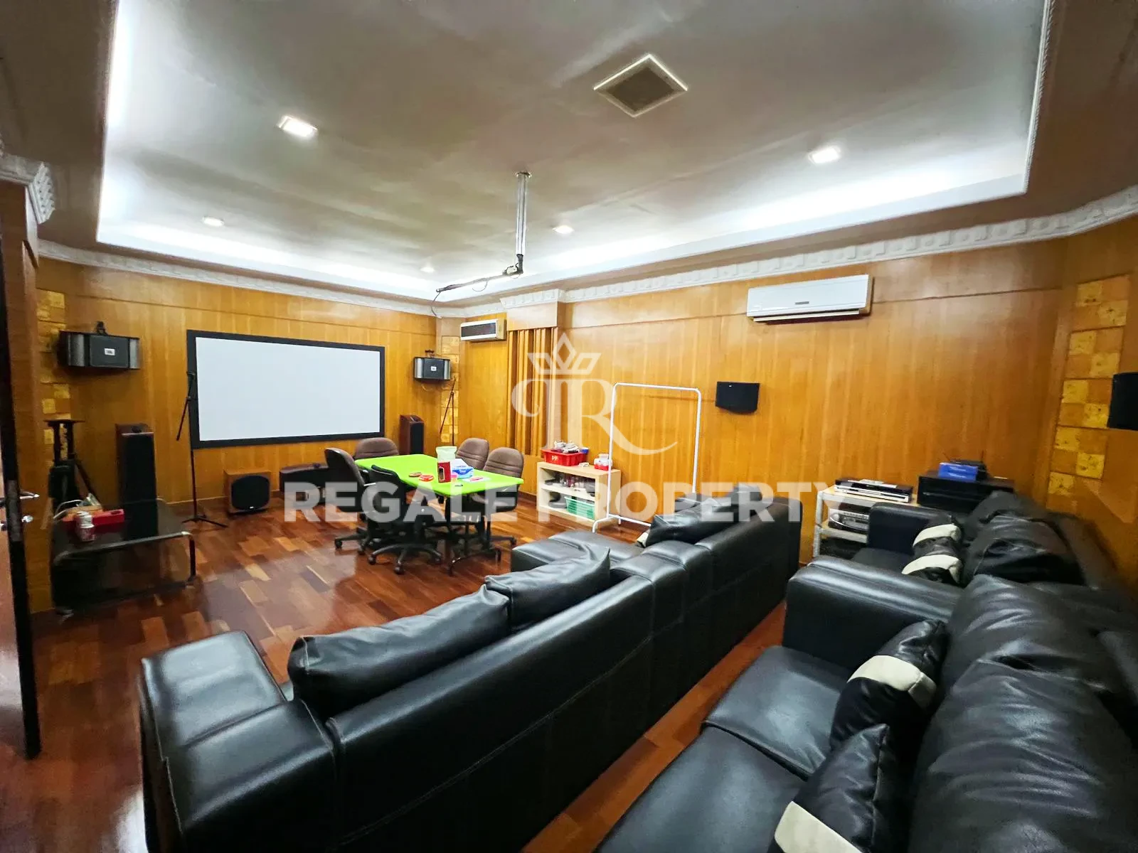 Rumah Hook Di Perumahan Elite Cemara Asri