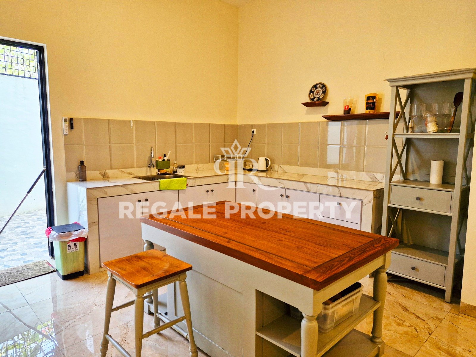 Rumah Full Furnished Desain Modern Daerah Ringroad – Sunggal