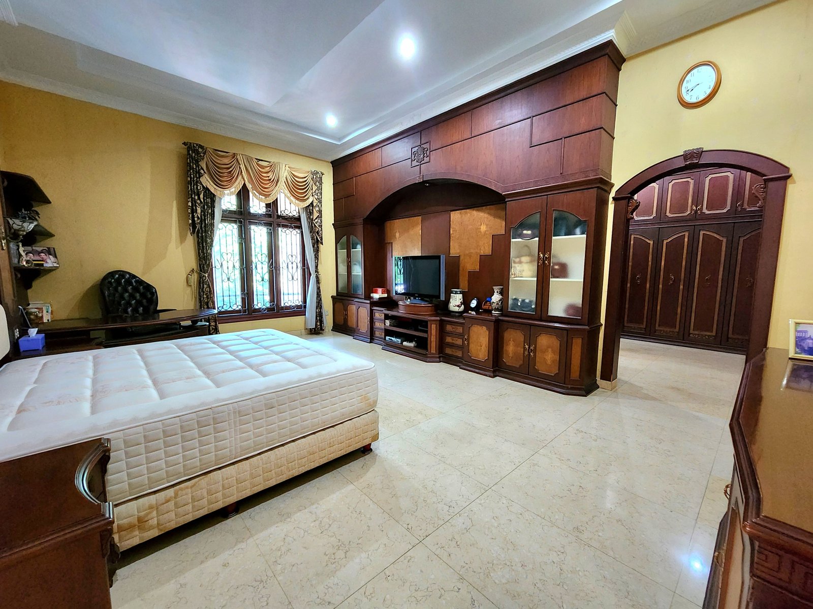 Rumah Mewah Posisi Hook – T. Amir Hamzah, Komplek Griya Riatur