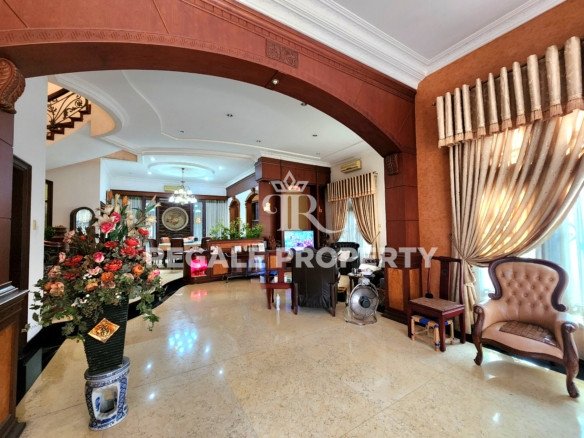 Rumah Mewah Posisi Hook – T. Amir Hamzah, Komplek Griya Riatur