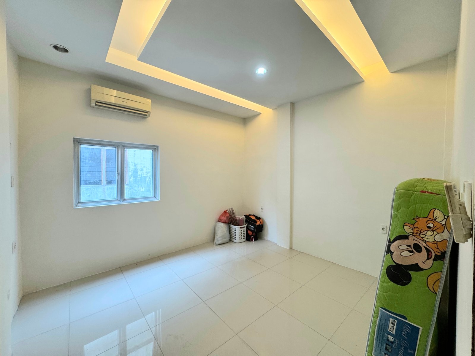 Rumah Siap Huni 3 Lantai di Daerah Katamso