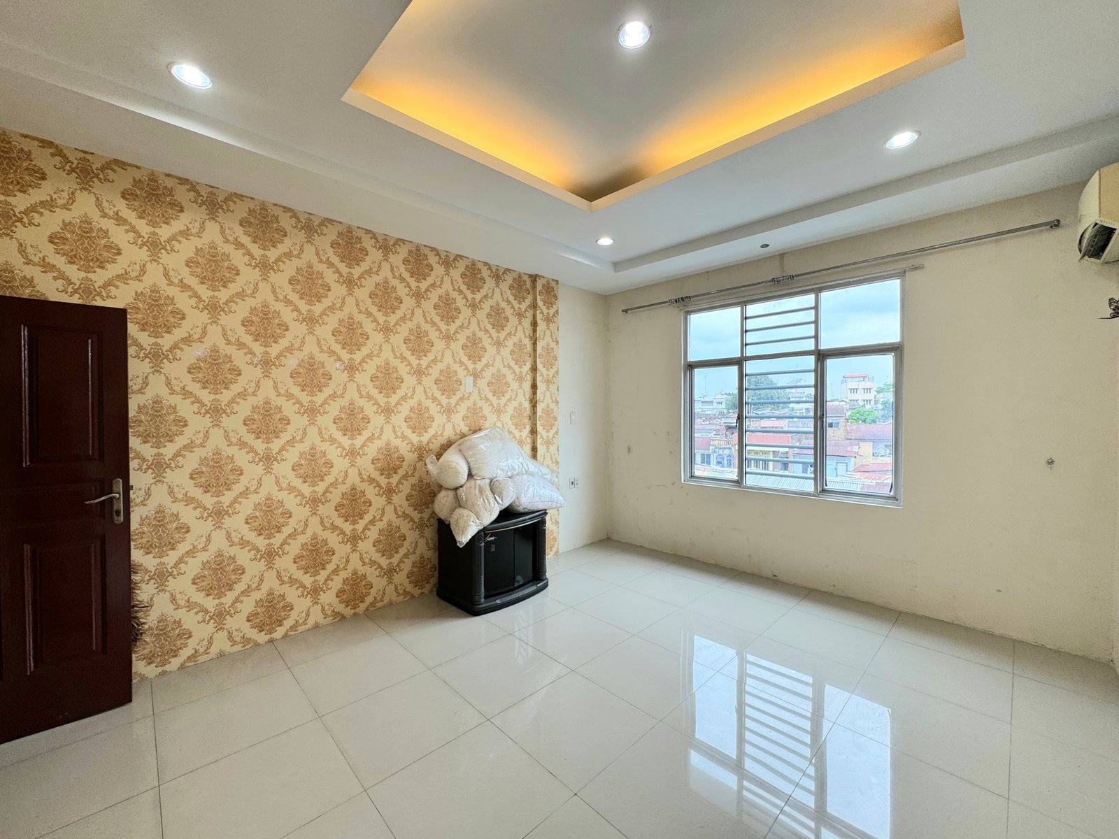 Rumah Siap Huni 3 Lantai di Daerah Katamso