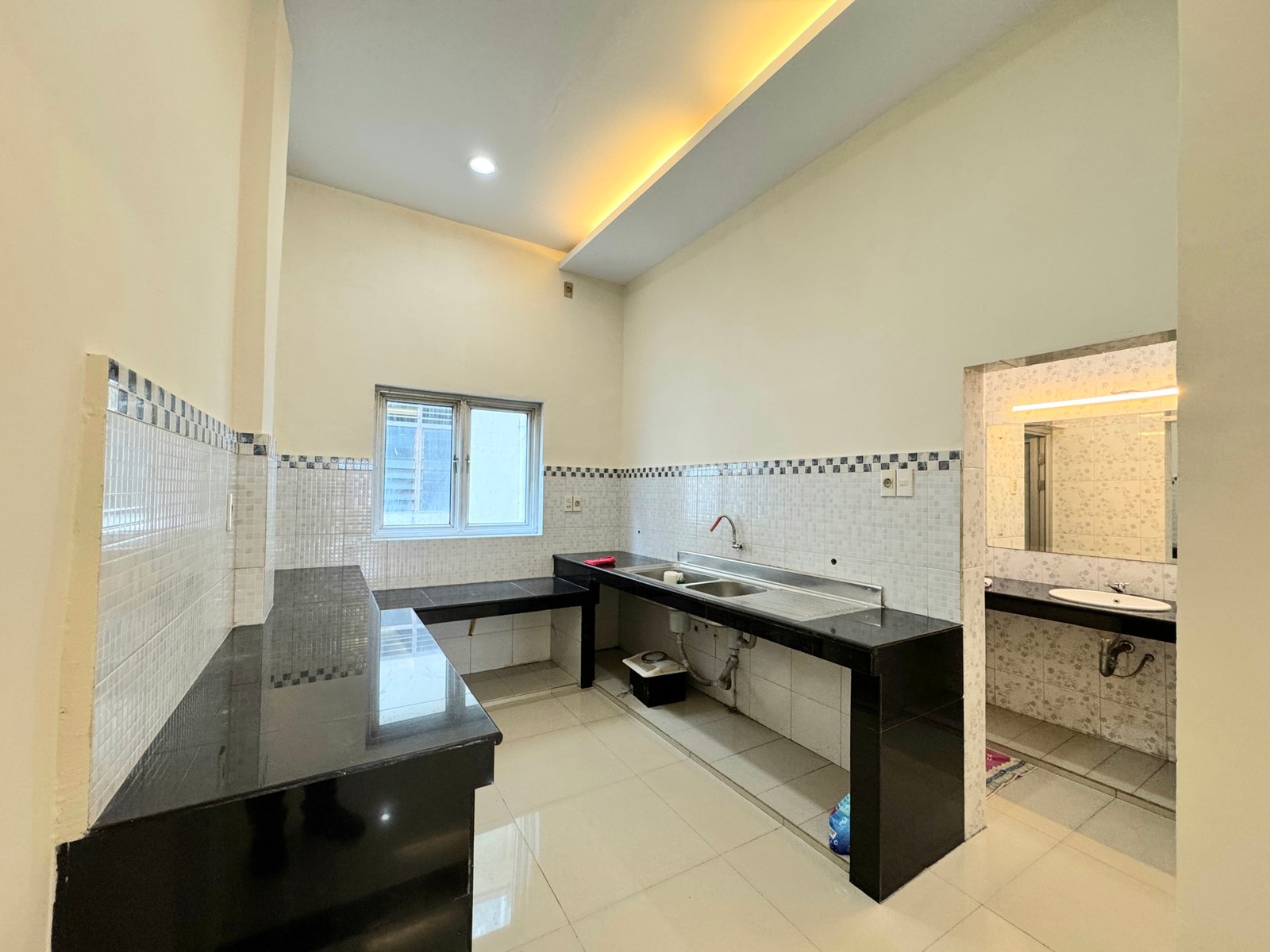 Rumah Siap Huni 3 Lantai di Daerah Katamso