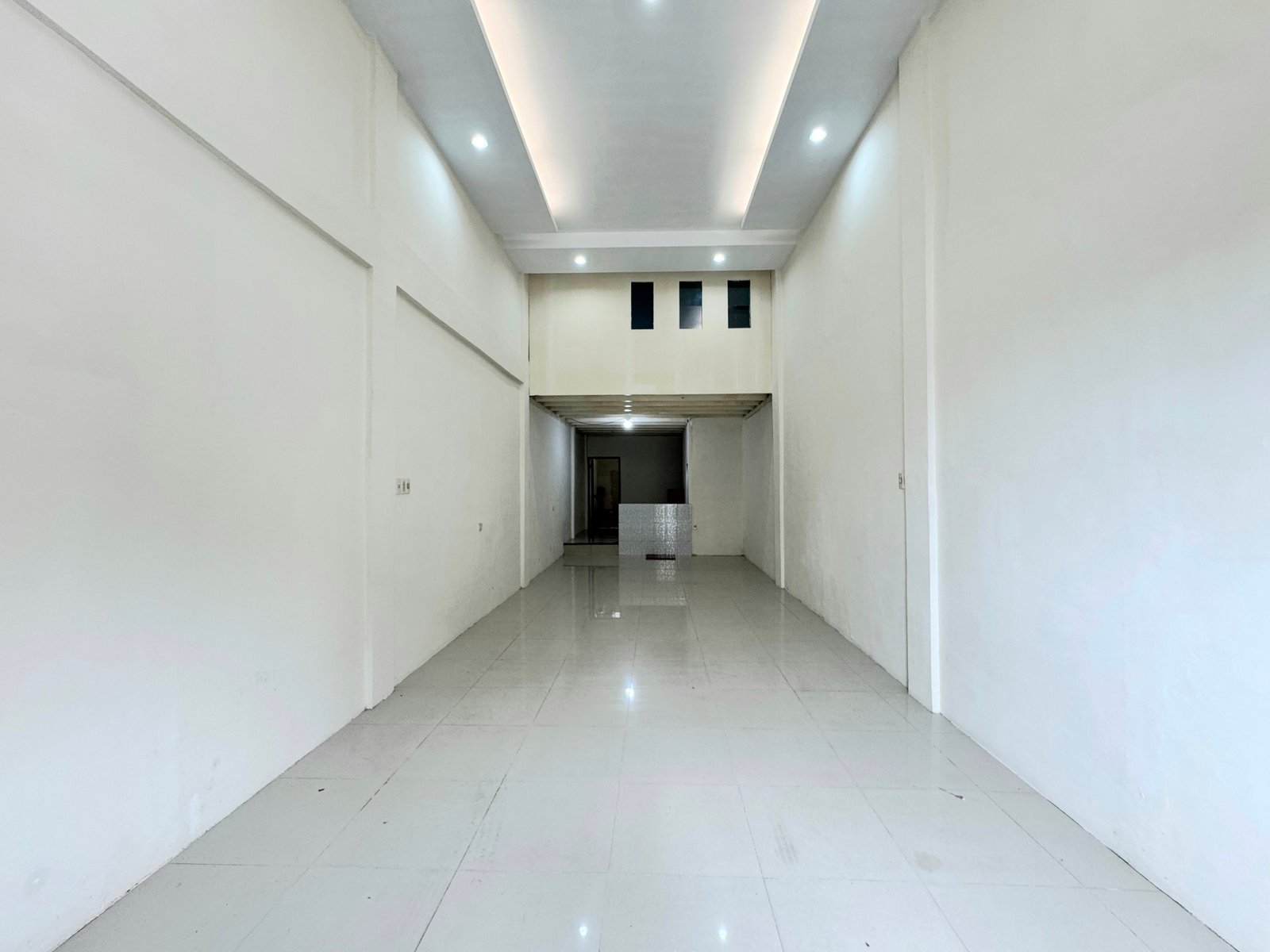 Rumah Siap Huni 3 Lantai di Daerah Katamso