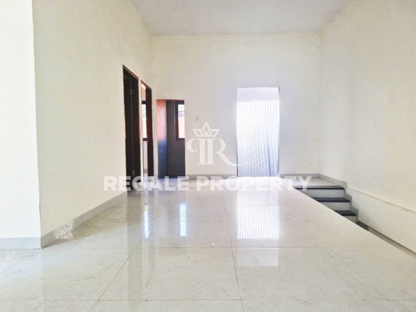 Lorong rumah Helvetia Komplek Reyhan Haus yang menghubungkan ruang utama